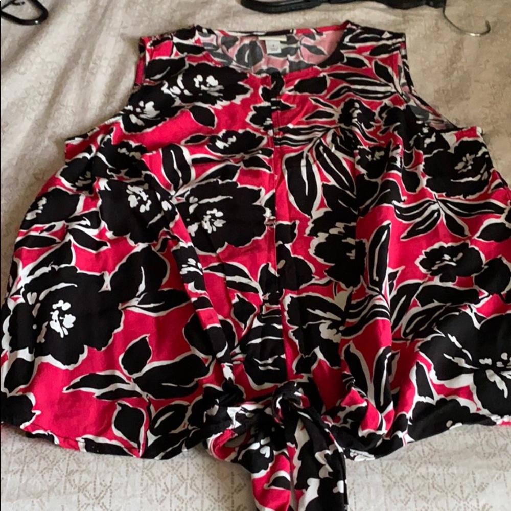 Sleeveless top with flower print